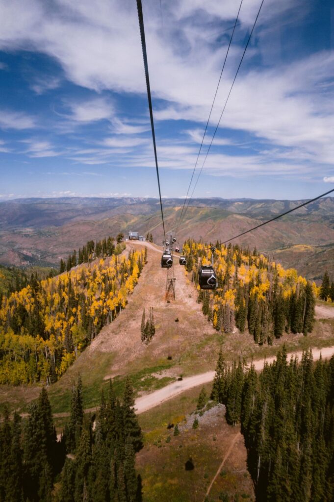 photo of gondola mving up and down aspen mountain at little nell aspen